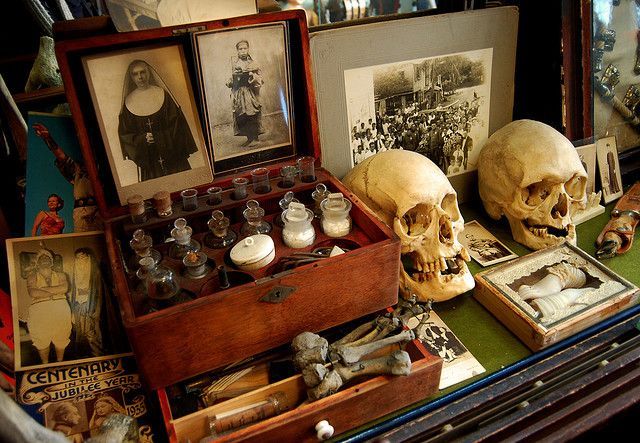  Morbid Curiosity ve Komplo Teorilerine İnanmak 